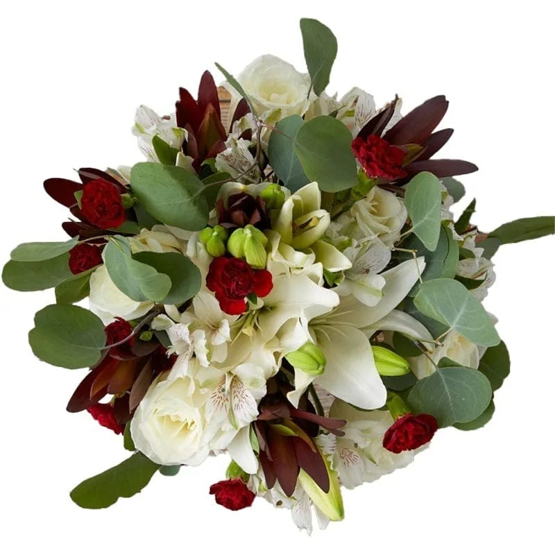 Blumenstrauß mit weißen und roten Blumen sowie grünen Blättern