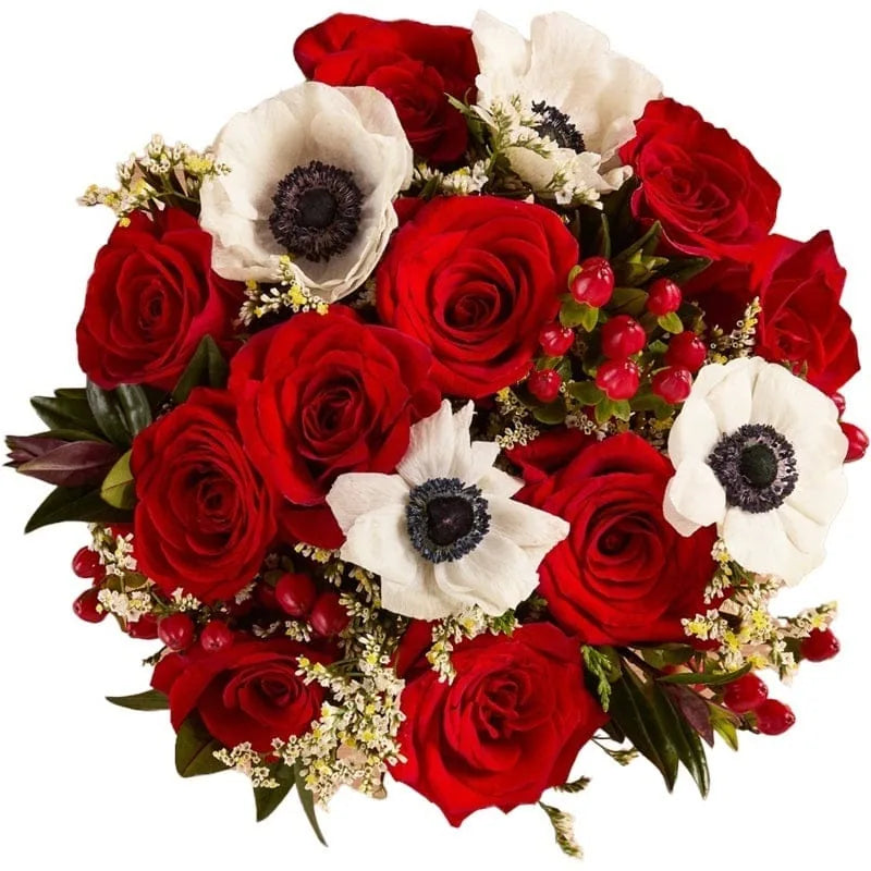 Blumenstrauß mit roten Rosen und weißen Blumen