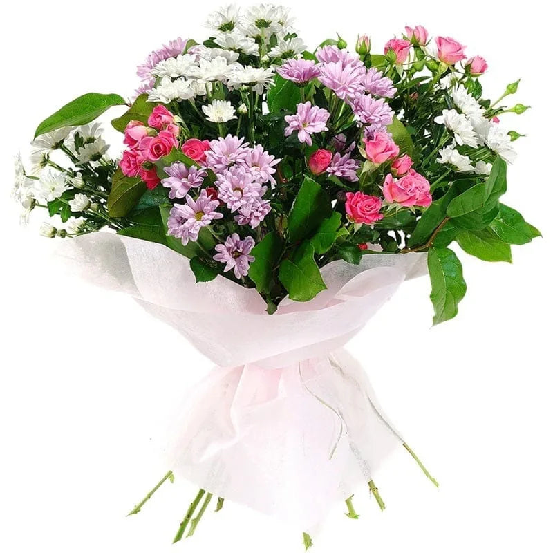 Pastellfarbener Blumenstrauß mit Rosen und Chrysanthemen