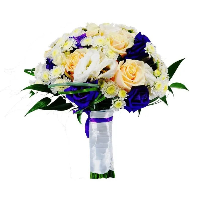 Blumenstrauß mit blauen Rosen, weißen und gelben Blumen.