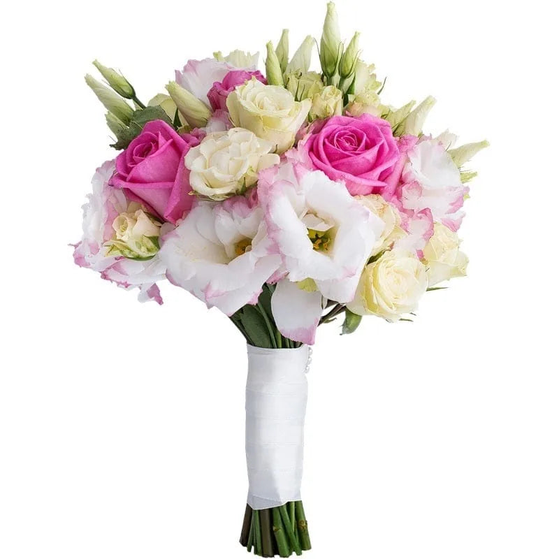 Blumenstrauß aus rosa und weißen Rosen mit grünen Akzenten in Pastellfarben.