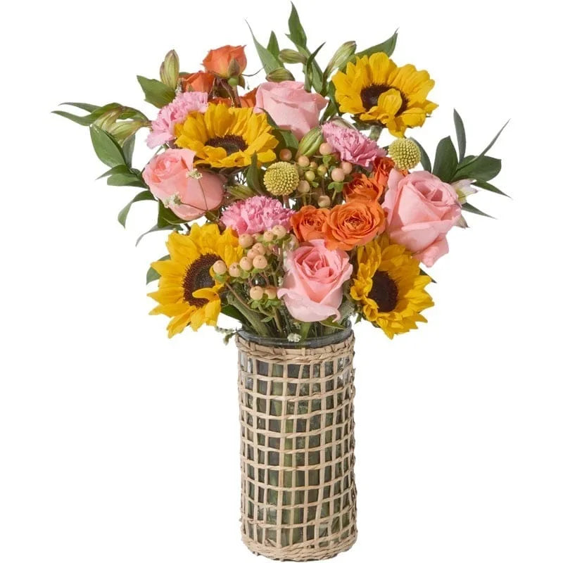 Bunter Blumenstrauß mit Sonnenblumen, Rosen und anderen Blumen in einer Vase.