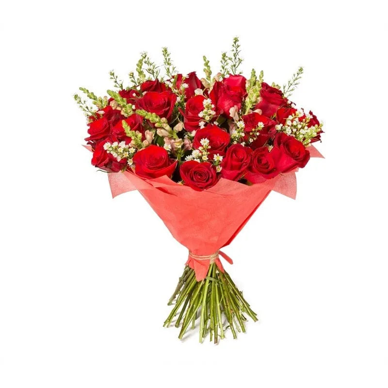 Blumenstrauß mit roten Rosen und Schleierkraut