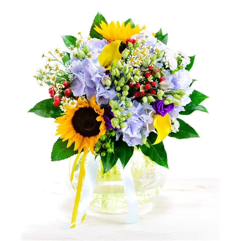 Bunter Blumenstrauß mit Sonnenblumen und anderen Blumen.