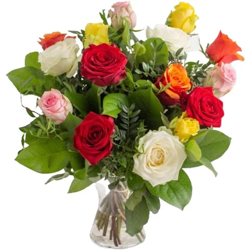 Bunter Blumenstrauß mit roten, weißen, gelben und orangefarbenen Rosen
