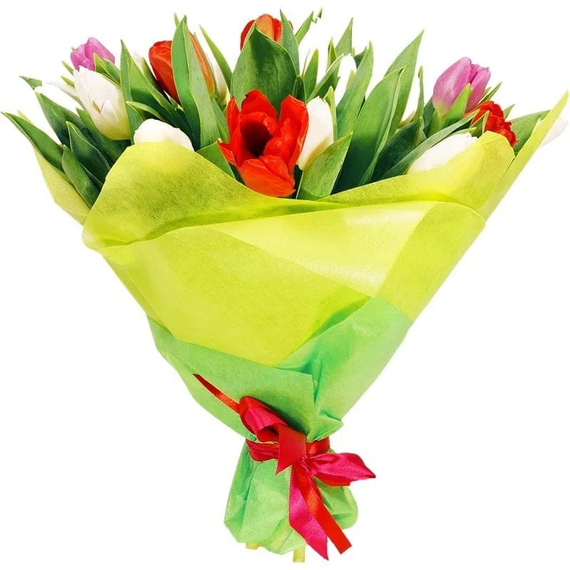 Bunter Tulpenstrauß mit grünem Papier und rotem Band.