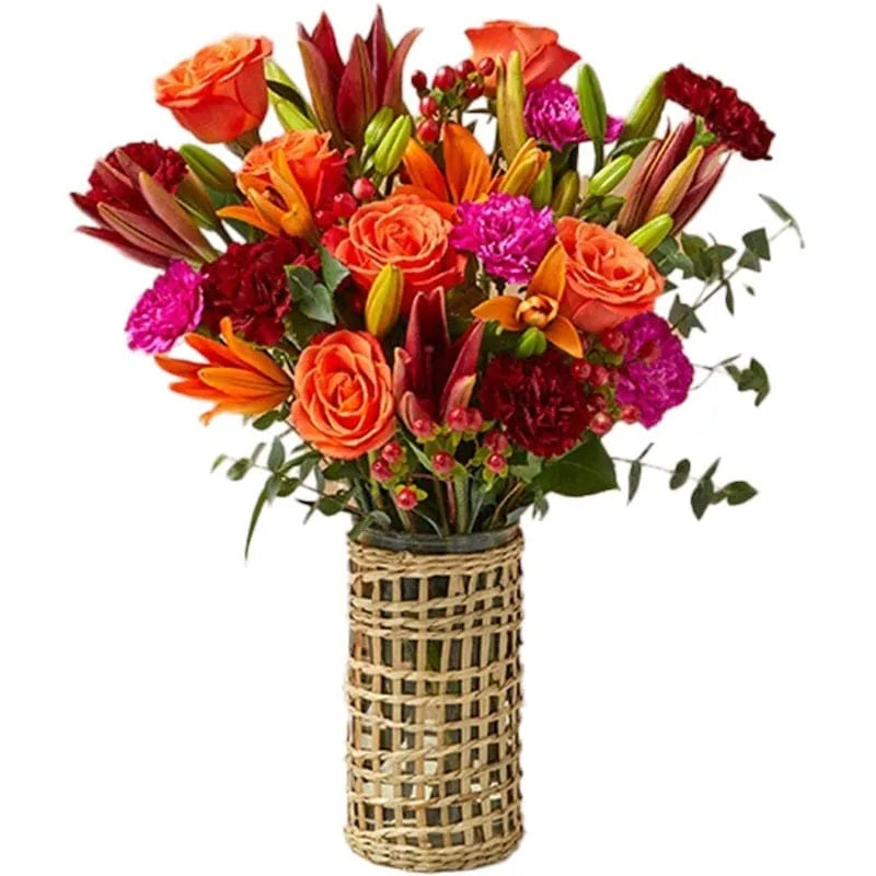 Bunter Blumenstrauß mit warmen Herbstfarben in einer Vase