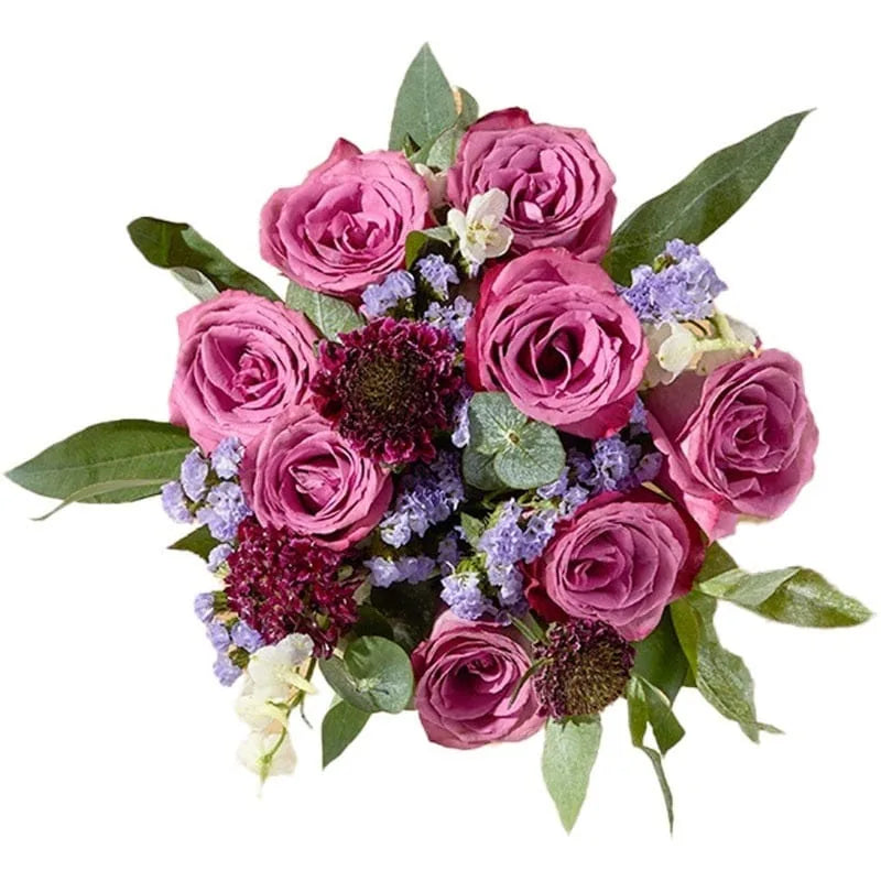 Bouquet aus mauvefarbenen Rosen und gemischten Blumen