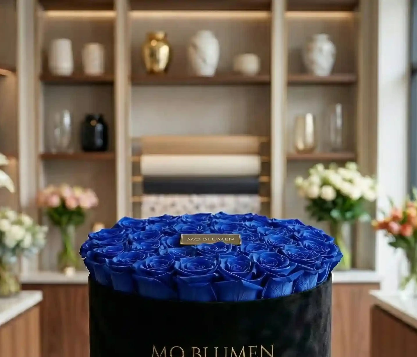Royalblau-Box Nahaufnahme – blaue Rosen MO BLUMEN Wien