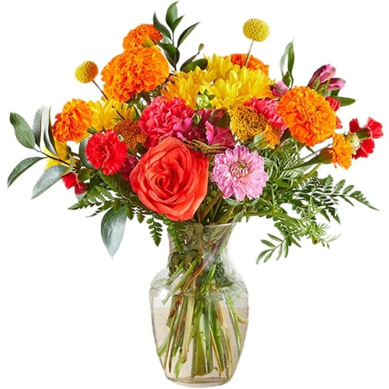 Bunter Blumenstrauß in einer Vase mit verschiedenen Blumenarten