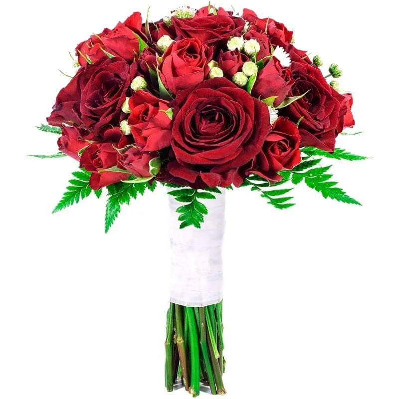 Bordeauxfarbener Rosenstrauß mit grünen Blättern