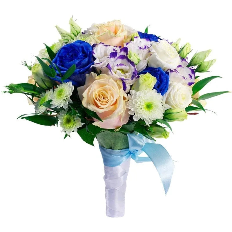 Bunter Blumenstrauß mit blauen, cremefarbenen und weißen Blüten.