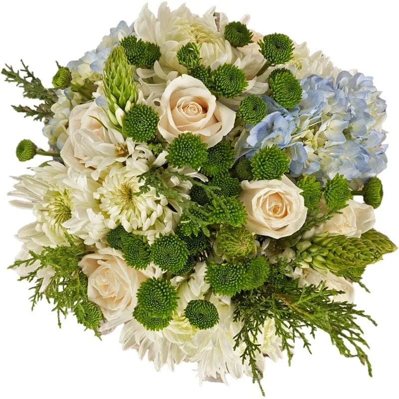 Blumenstrauß mit weißen Rosen, grünen und blauen Akzenten