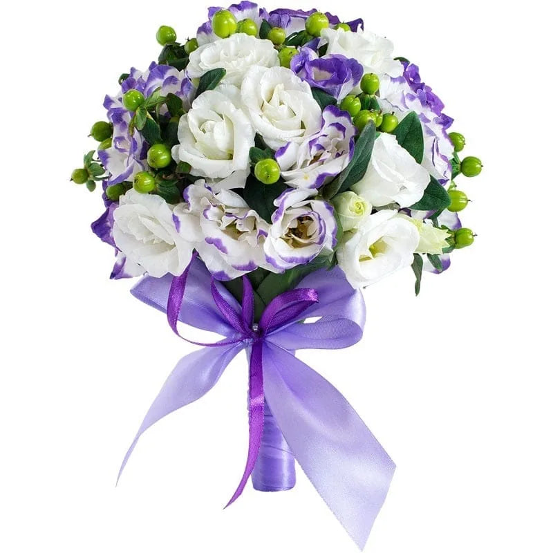 Blumenstrauß mit weiß-lila Blumen und lila Schleife